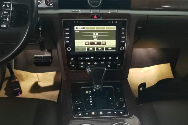 Used Volkswagen Phaeton 2014 3.0L Business Model Gear Lever