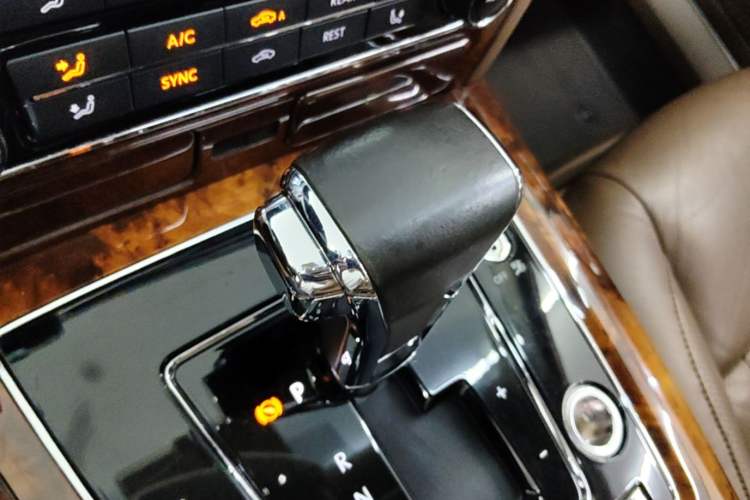 Used Volkswagen Phaeton 2014 3.0L Business Model Gear Lever
