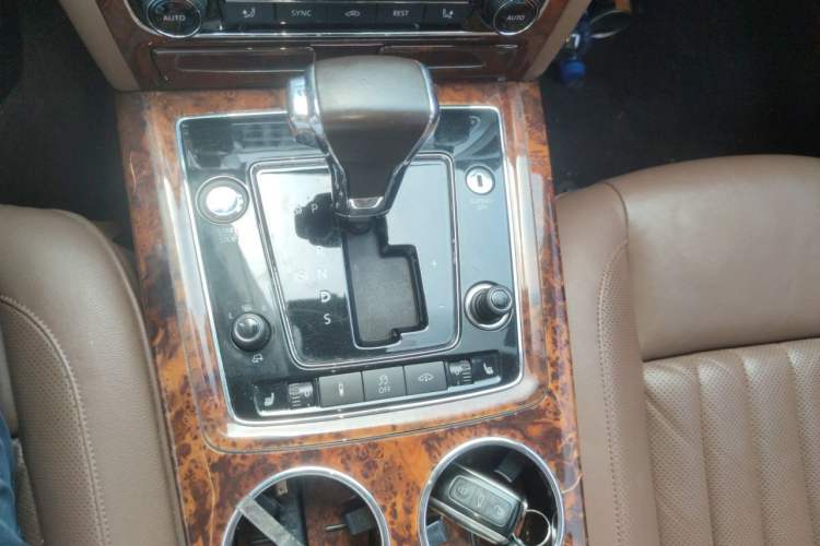 Used Volkswagen Phaeton 2014 3.0L Executive Model Gear Lever