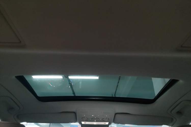 Used Volkswagen Phaeton 2014 3.0L Business Model Headliner