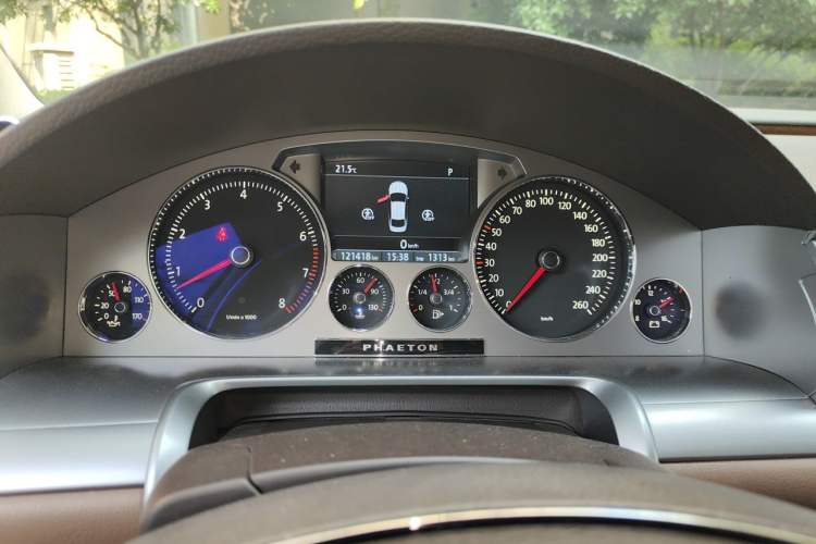 Used Volkswagen Phaeton 2014 3.0L Business Model Instrument Cluster