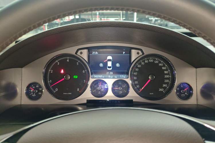 Used Volkswagen Phaeton 2014 3.0L Business Model Instrument Cluster