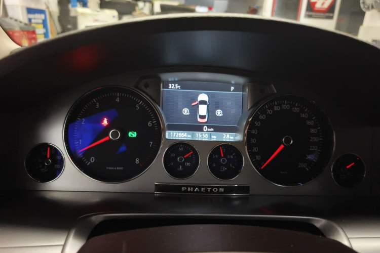 Used Volkswagen Phaeton 2014 3.0L Executive Model Instrument Cluster