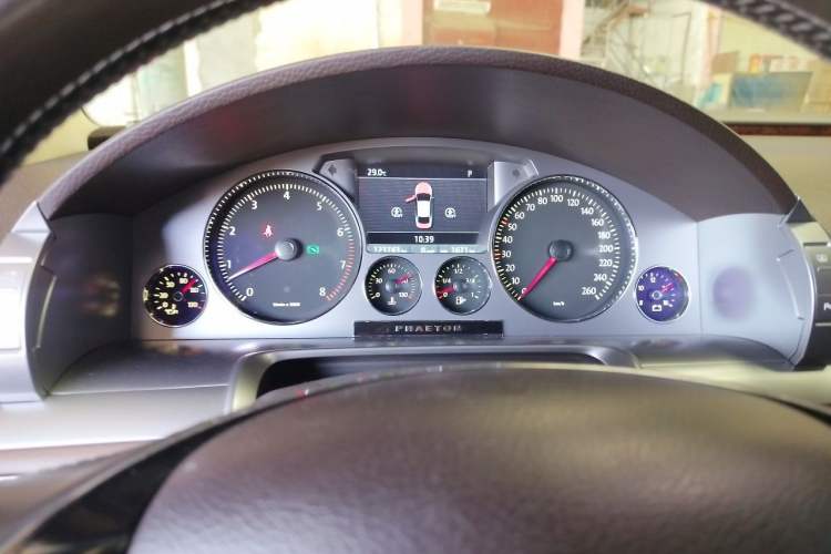 Used Volkswagen Phaeton 2014 3.0L Business Model Instrument Cluster