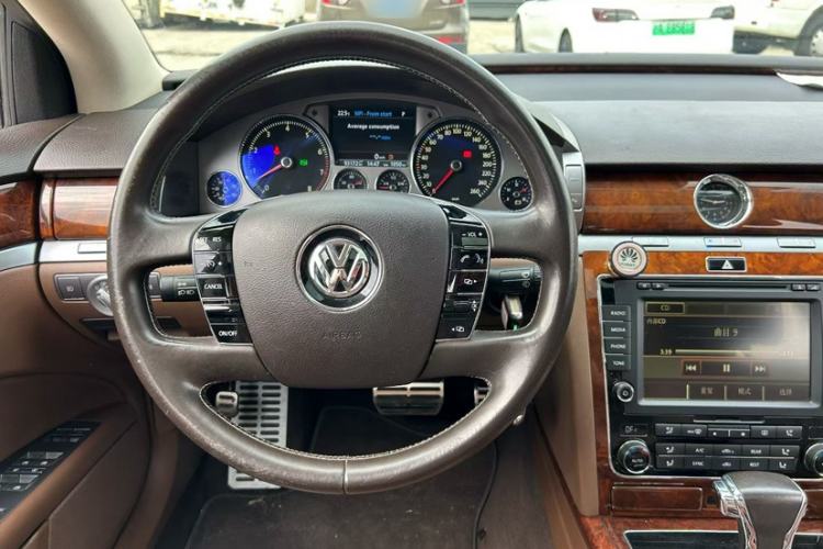 Used Volkswagen Phaeton 2014 3.0L Business Model Interior 1