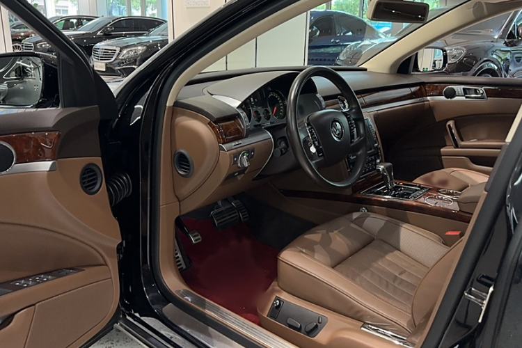 Used Volkswagen Phaeton 2014 3.0L Business Model Interior 2