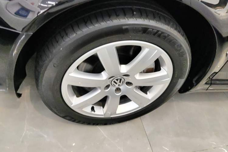Used Volkswagen Phaeton 2014 3.0L Business Model Left Front Wheel Hub