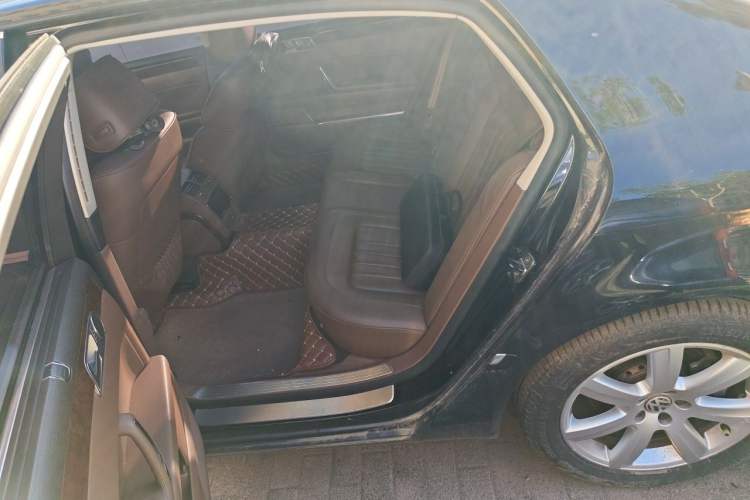 Used Volkswagen Phaeton 2014 3.0L Business Model Left Rear Seat