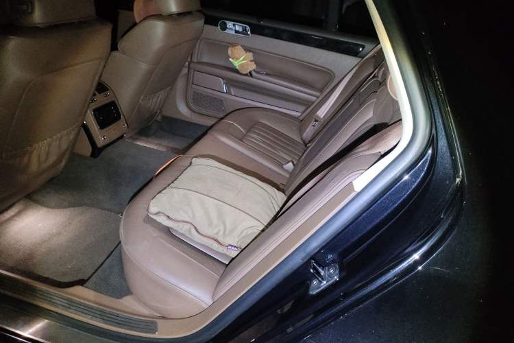 Used Volkswagen Phaeton 2014 3.0L Business Model Left Rear Seat