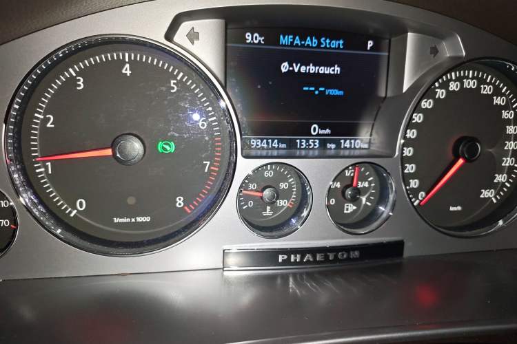 Used Volkswagen Phaeton 2014 3.0L Business Model Odometer Close Up