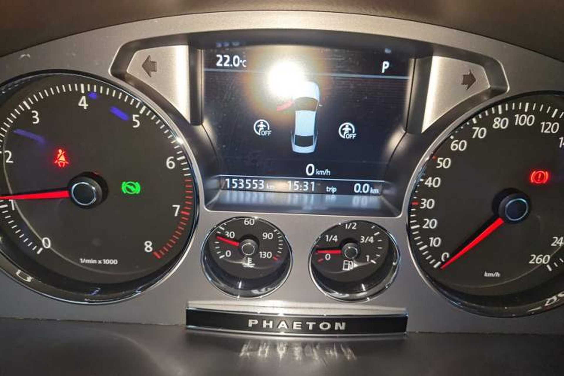 Used Volkswagen Phaeton 2014 3.0L Business Model Odometer Close Up