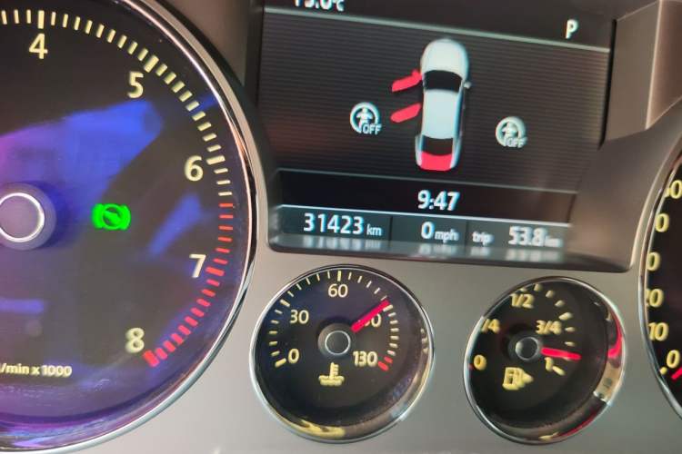 Used Volkswagen Phaeton 2014 3.0L Business Model Odometer Close Up