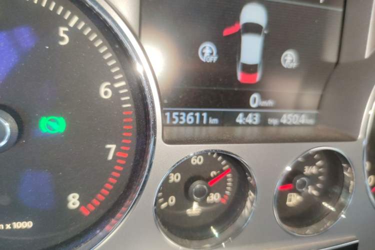 Used Volkswagen Phaeton 2014 3.0L Executive Model Odometer Close Up