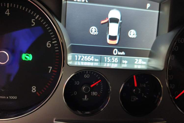 Used Volkswagen Phaeton 2014 3.0L Executive Model Odometer Close Up