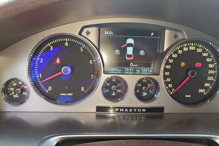 Used Volkswagen Phaeton 2014 3.0L Executive Model Odometer Close Up