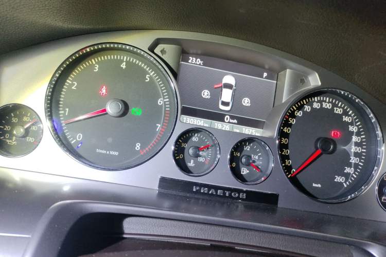 Used Volkswagen Phaeton 2014 3.0L Business Model Odometer Close Up