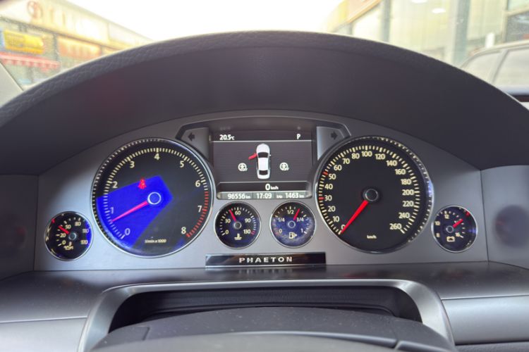Used Volkswagen Phaeton 2014 3.0L Business Model Odometer Close Up