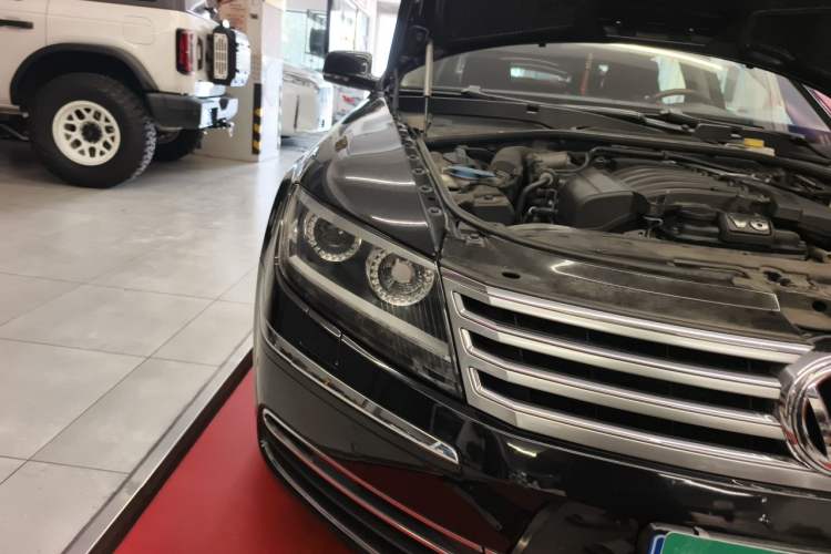 Used Volkswagen Phaeton 2014 3.0L Executive Model Right Front Headlight