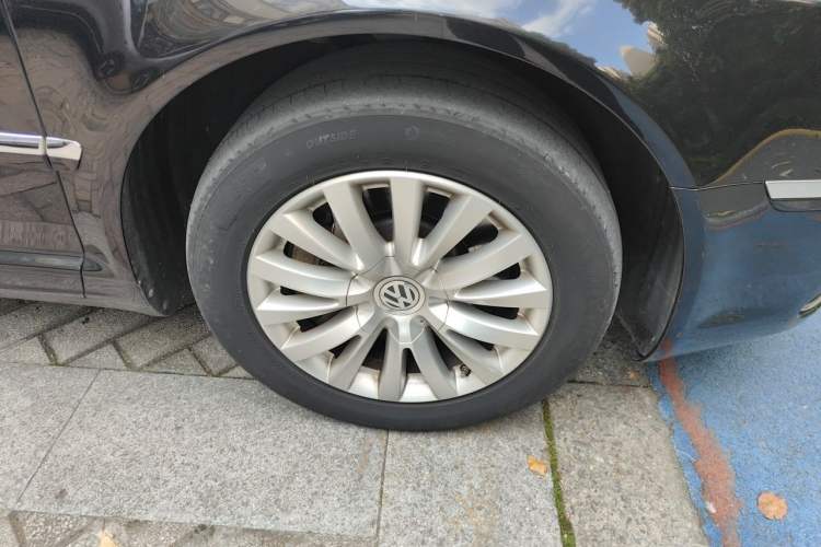 Used Volkswagen Phaeton 2014 3.0L Business Model Right Front Wheel Hub