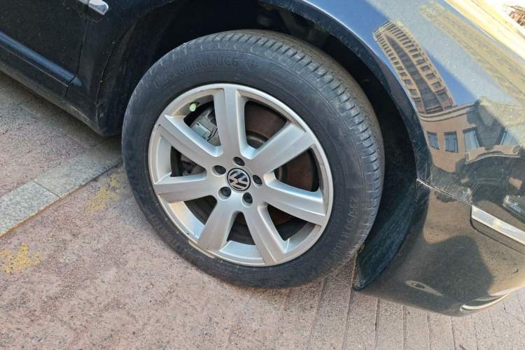 Used Volkswagen Phaeton 2014 3.0L Business Model Right Front Wheel Hub
