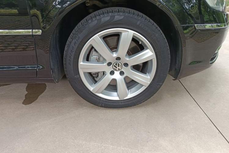 Used Volkswagen Phaeton 2014 3.0L Business Model Right Front Wheel Hub