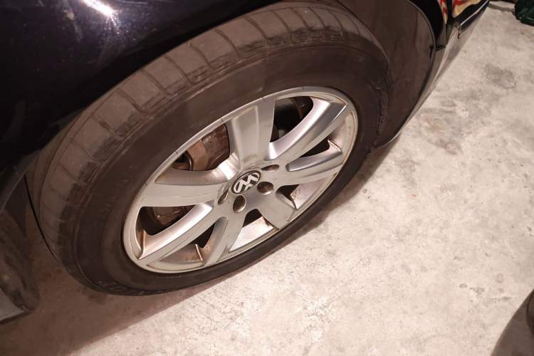 Used Volkswagen Phaeton 2014 3.0L Business Model Right Front Wheel Hub
