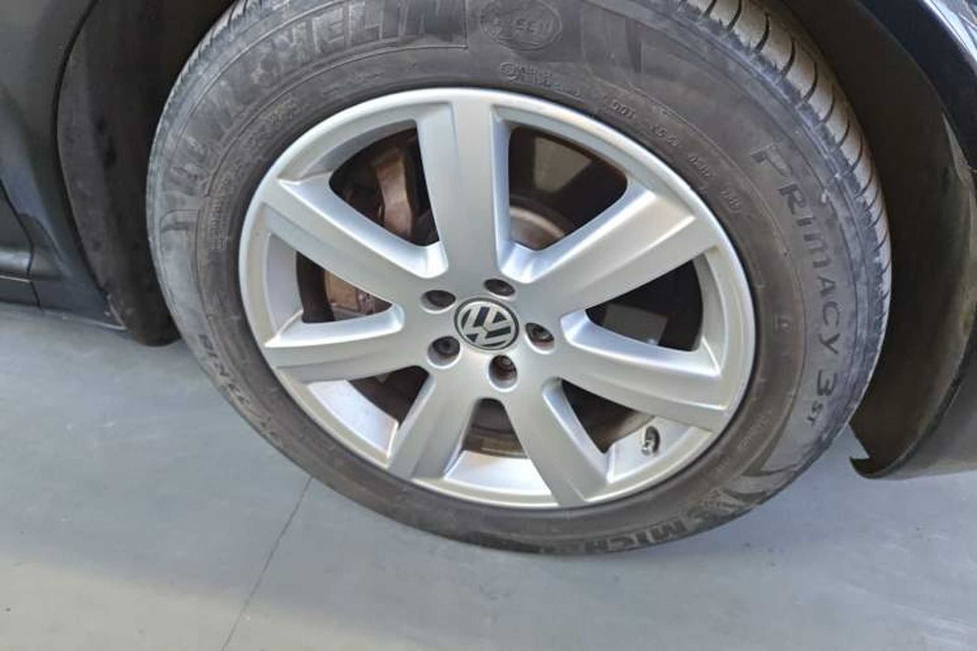 Used Volkswagen Phaeton 2014 3.0L Business Model Right Front Wheel Hub