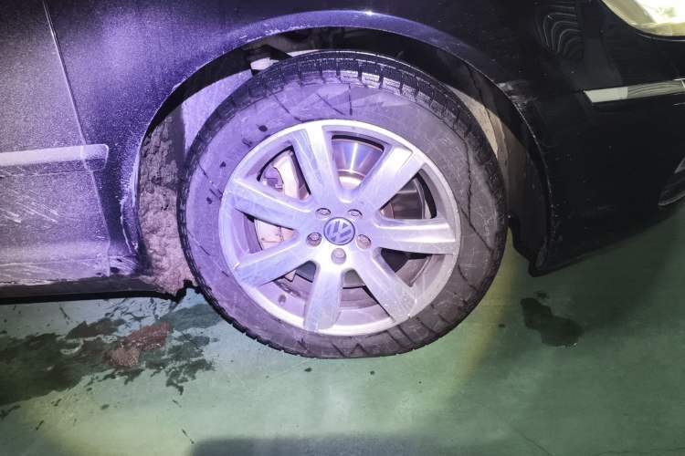 Used Volkswagen Phaeton 2014 3.0L Executive Model Right Front Wheel Hub