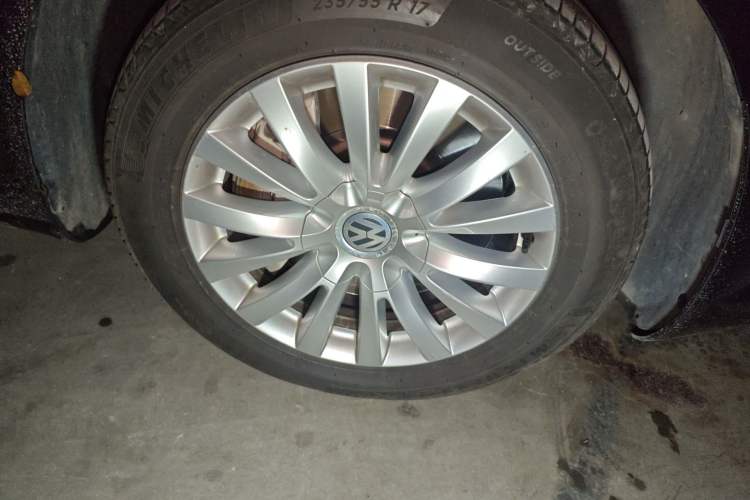 Used Volkswagen Phaeton 2014 3.0L Business Model Right Front Wheel Hub