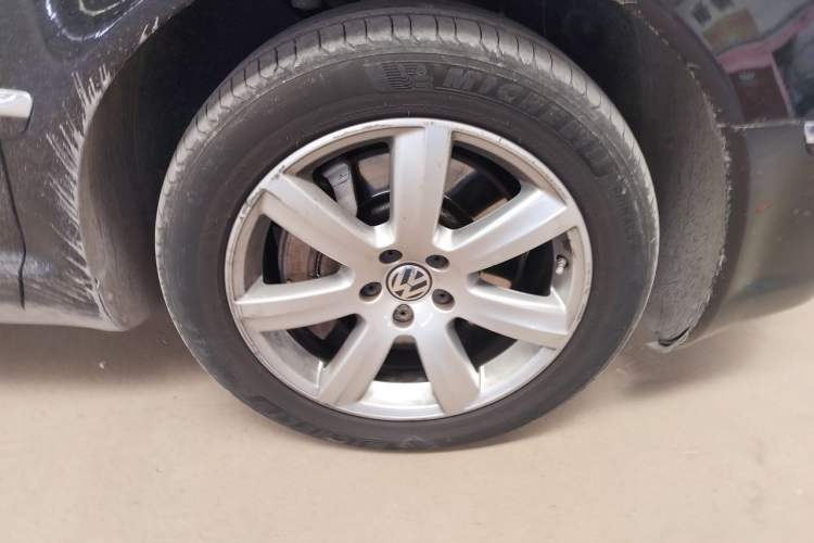 Used Volkswagen Phaeton 2014 3.0L Business Model Right Front Wheel Hub
