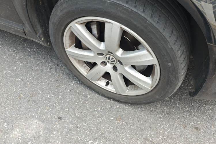 Used Volkswagen Phaeton 2014 3.0L Executive Model Right Front Wheel Hub