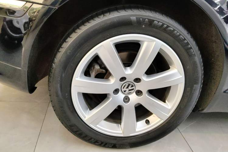 Used Volkswagen Phaeton 2014 3.0L Business Model Right Rear Wheel Hub