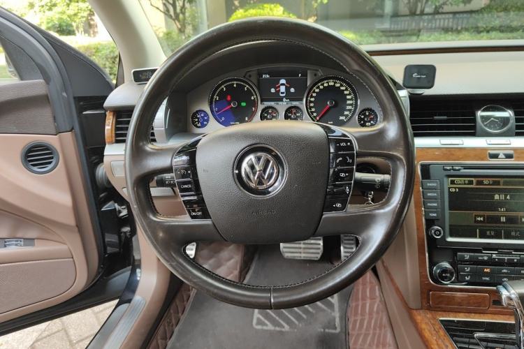 Used Volkswagen Phaeton 2014 3.0L Business Model Steering Wheel