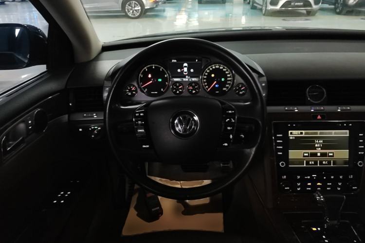Used Volkswagen Phaeton 2014 3.0L Business Model Steering Wheel