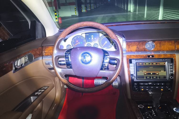 Used Volkswagen Phaeton 2014 3.0L Executive Model Steering Wheel