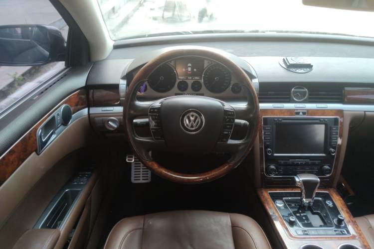 Used Volkswagen Phaeton 2014 3.0L Executive Model Steering Wheel
