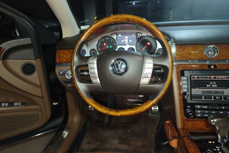 Used Volkswagen Phaeton 2014 3.0L Business Model Steering Wheel