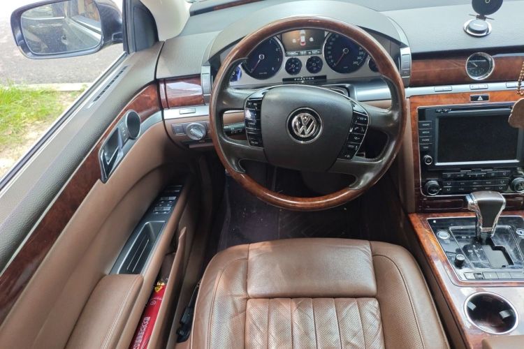 Used Volkswagen Phaeton 2014 3.0L Executive Model Steering Wheel