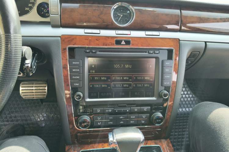 Used Volkswagen Phaeton 2014 3.0L Business Model Audio And AC Panel