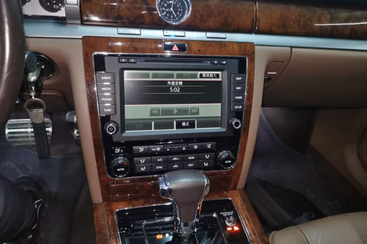 Used Volkswagen Phaeton 2014 3.0L Business Model Audio And AC Panel