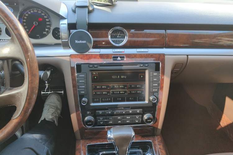 Used Volkswagen Phaeton 2014 3.0L Executive Model Audio And AC Panel