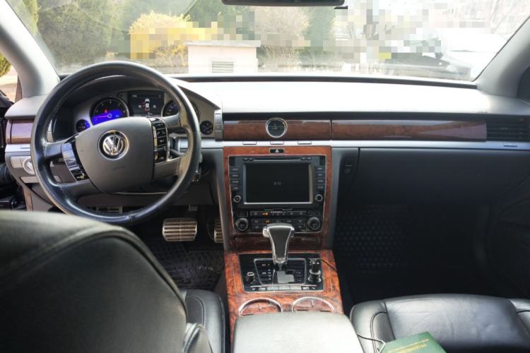 Used Volkswagen Phaeton 2014 3.0L Business Model Center Console