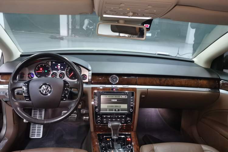 Used Volkswagen Phaeton 2014 3.0L Business Model Center Console