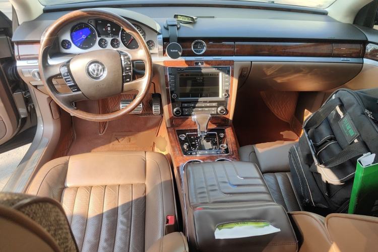 Used Volkswagen Phaeton 2014 3.0L Executive Model Center Console