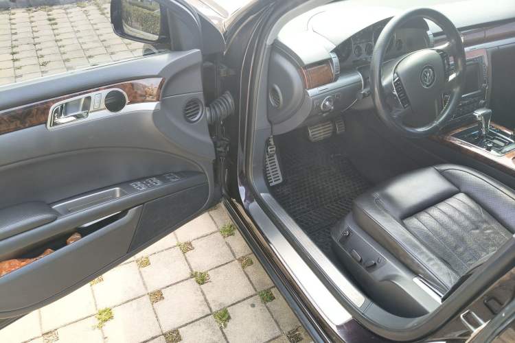 Used Volkswagen Phaeton 2014 3.0L Business Model Driver Seat