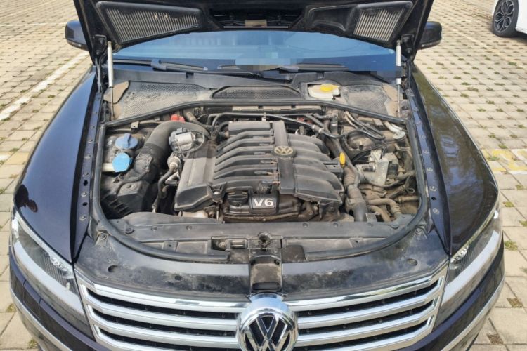 Used Volkswagen Phaeton 2014 3.0L Business Model Engine Bay
