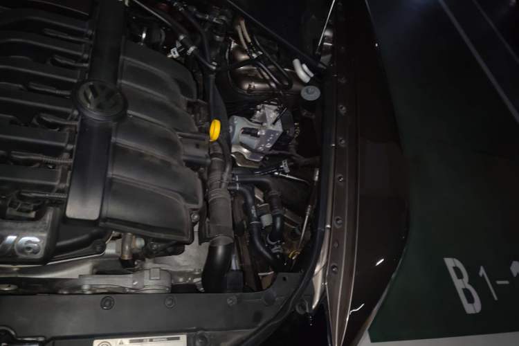 Used Volkswagen Phaeton 2014 3.0L Business Model Engine Bay Left
