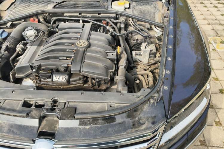 Used Volkswagen Phaeton 2014 3.0L Business Model Engine Bay Left