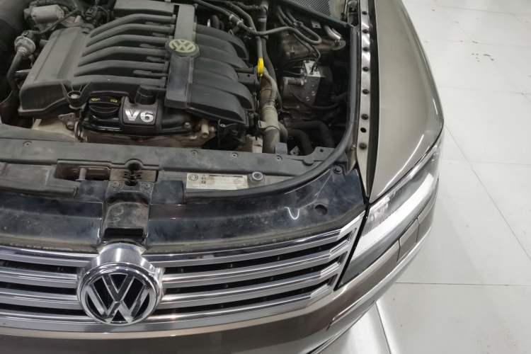 Used Volkswagen Phaeton 2014 3.0L Business Model Engine Bay Left