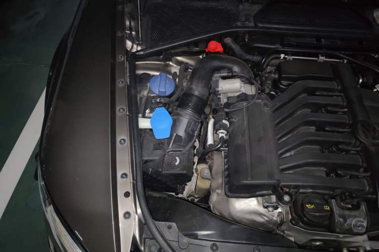 Used Volkswagen Phaeton 2014 3.0L Business Model Engine Bay Right